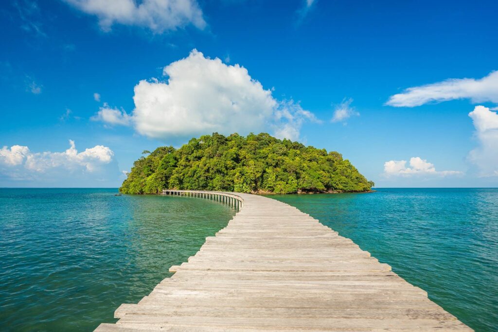 CATWALKS AND PARADISE - The Best Private Islands for Rent: A Guide to Exclusivity and Privacy